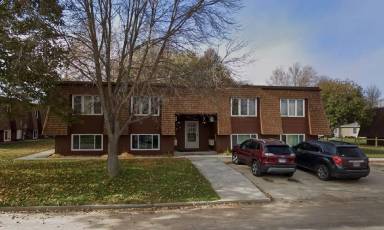 Main picture of 615 6th St NE