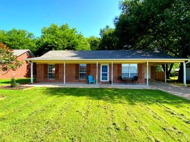 Main picture of 14 Sharon Cir