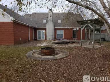 Main picture of 100 Hampshire Dr