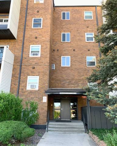 Main picture of 1200 Golden Cir