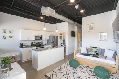 Main picture of 293 Plus Park Blvd