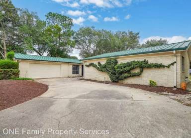Main picture of 901 Valparaiso Blvd