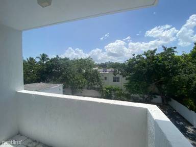 Main picture of 3052 SW 27th Ave