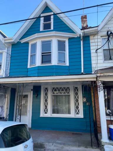 Main picture of 613 W Race St