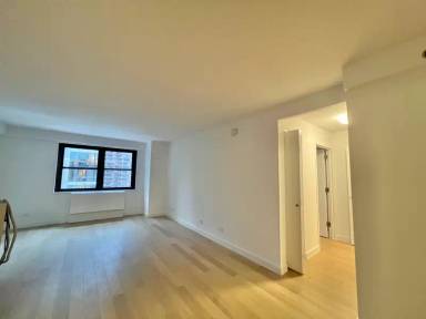 Main picture of 222 E 39th St