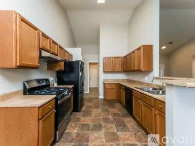 Main picture of 318 Crestworth Xing