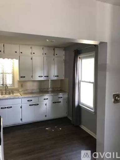 Main picture of 2528 W Memorial Dr