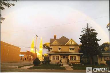 Main picture of 501 S Bloomington St