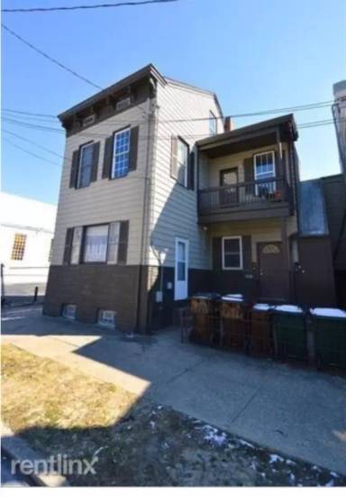 Main picture of 332 E 9th St