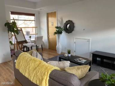 Main picture of 720 W 6th Ave