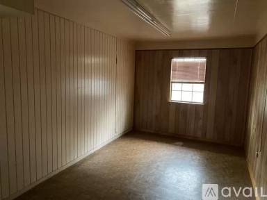 Main picture of 1006 W 9th St