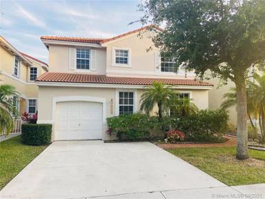 Main picture of 15202 SW 51st St