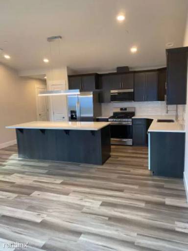 Main picture of 612 NW 9th Ave