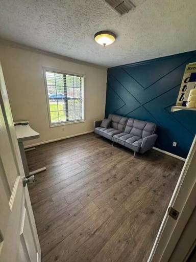 Main picture of 107 Friar Tuck Cir