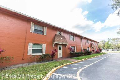 Main picture of 1629 W Oak Ridge Rd