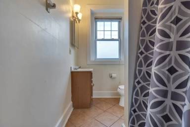 Main picture of 17 Howe St