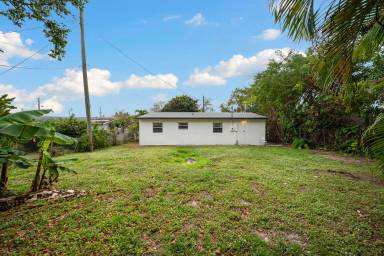 Main picture of 2439 Fletcher St