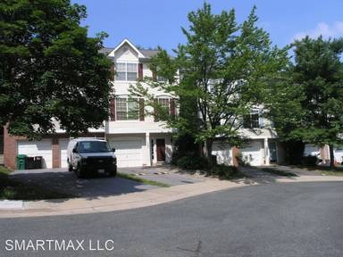 Main picture of 103 Twelve Oaks Dr