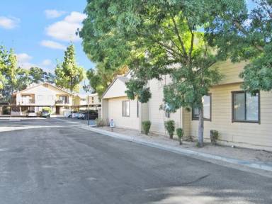 Main picture of 2015 E Pontiac Way