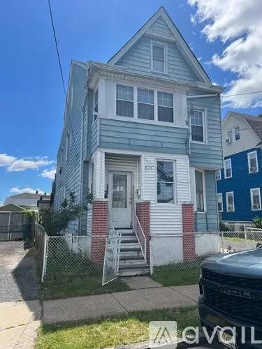 Main picture of 571 E 38th St