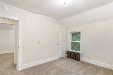 Main picture of 48 King St E