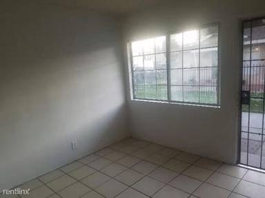 Main picture of 305 W Guinida Ln