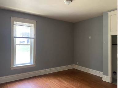 Main picture of 806 E McCarty St