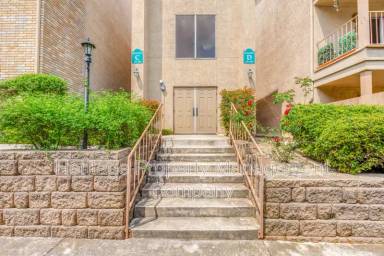 Main picture of 4119 Medical Dr Condos