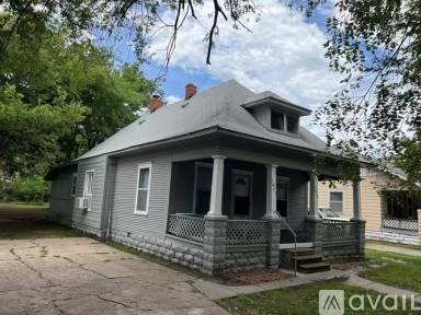 Main picture of 1419 S Main St