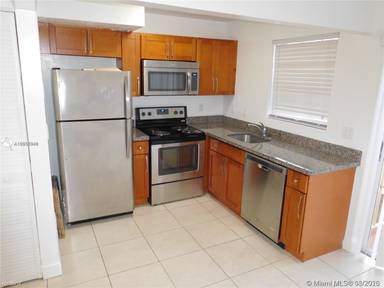 Main picture of 7510 SW 152nd Ave
