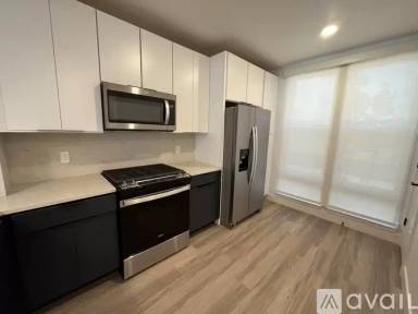 Main picture of 5032 Broadway