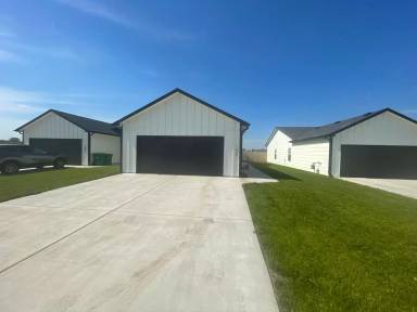 Main picture of 1604 S Hickory Creek St