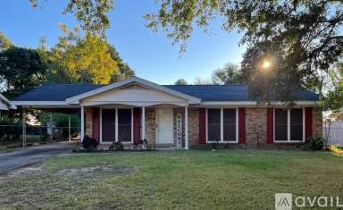 Main picture of 713 Ynestra Dr