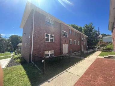 Main picture of 1332 S 30th Ave