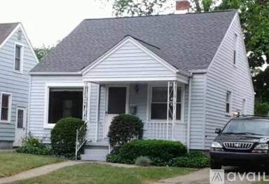 Main picture of 128 Girard Ave