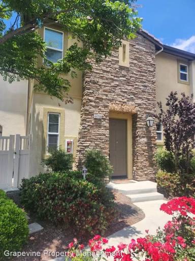 Main picture of 44099 Calle Luz
