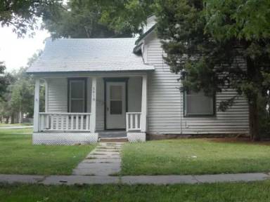 Main picture of 501 N Oak St