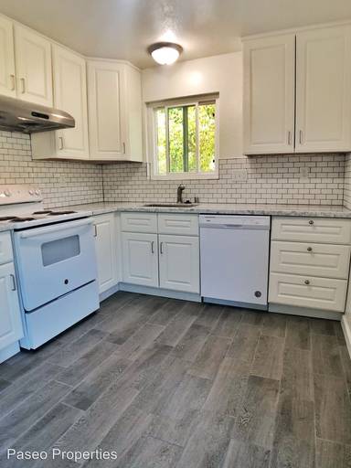 Main picture of 1220 Sir Francis Drake Blvd