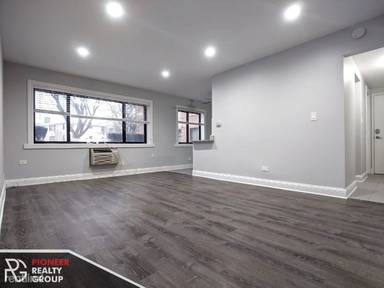 Main picture of 6826 N Ridge Blvd