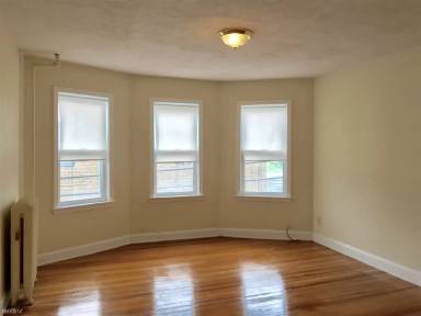 Main picture of 352 Shirley St