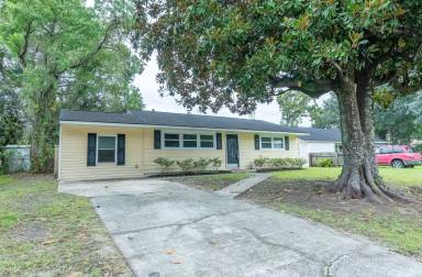 Main picture of 1233 Hawthorne Cir