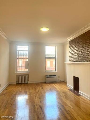 Main picture of 426 E 81st St