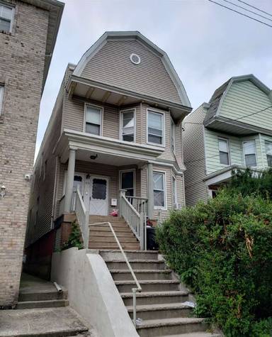 Main picture of 39 Randolph Ave