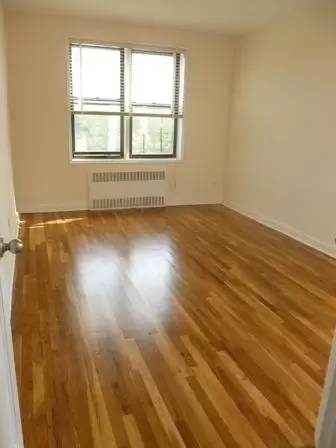 Main picture of 6140 Saunders St