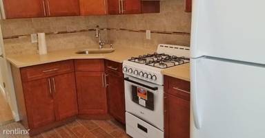 Main picture of 2525 Steinway St