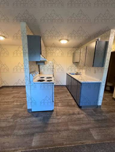 Main picture of 1010 W 5th Pl