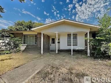 Main picture of 726 Silverstone Dr