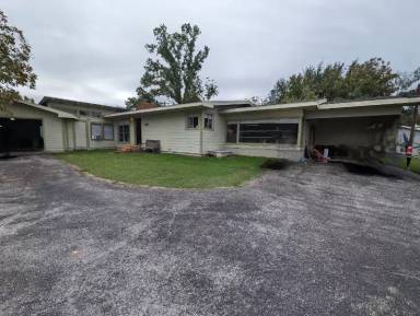 Main picture of 707 Sandy Harbor Dr