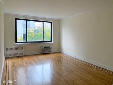 Main picture of 1661 York Ave