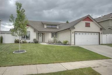 Main picture of 7722 N Maple St